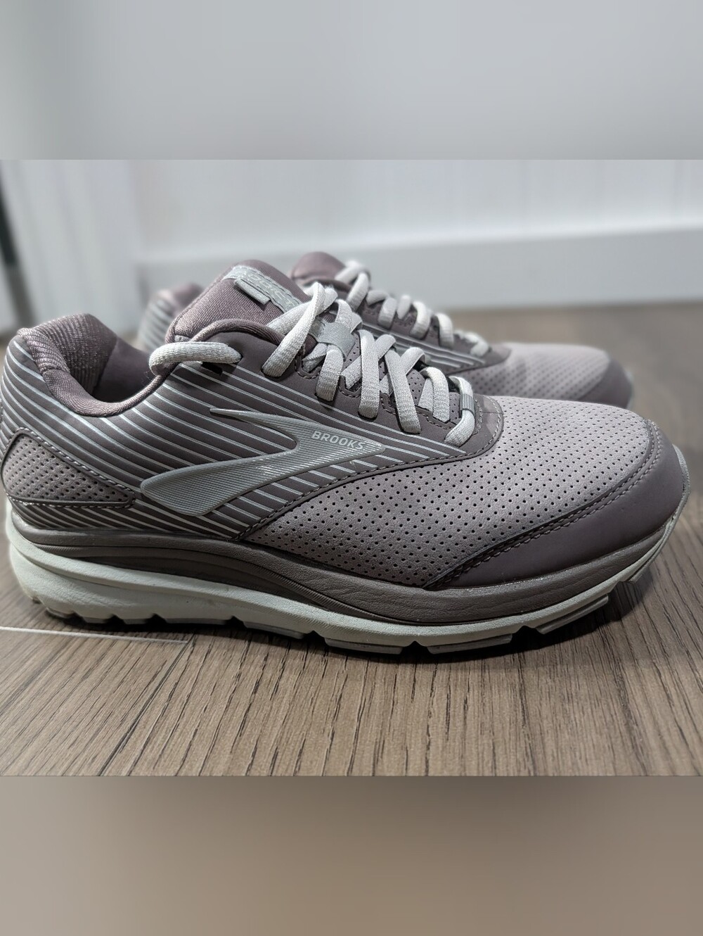 Brooks Addiction Walker Suede Women's Walking Shoes View 3